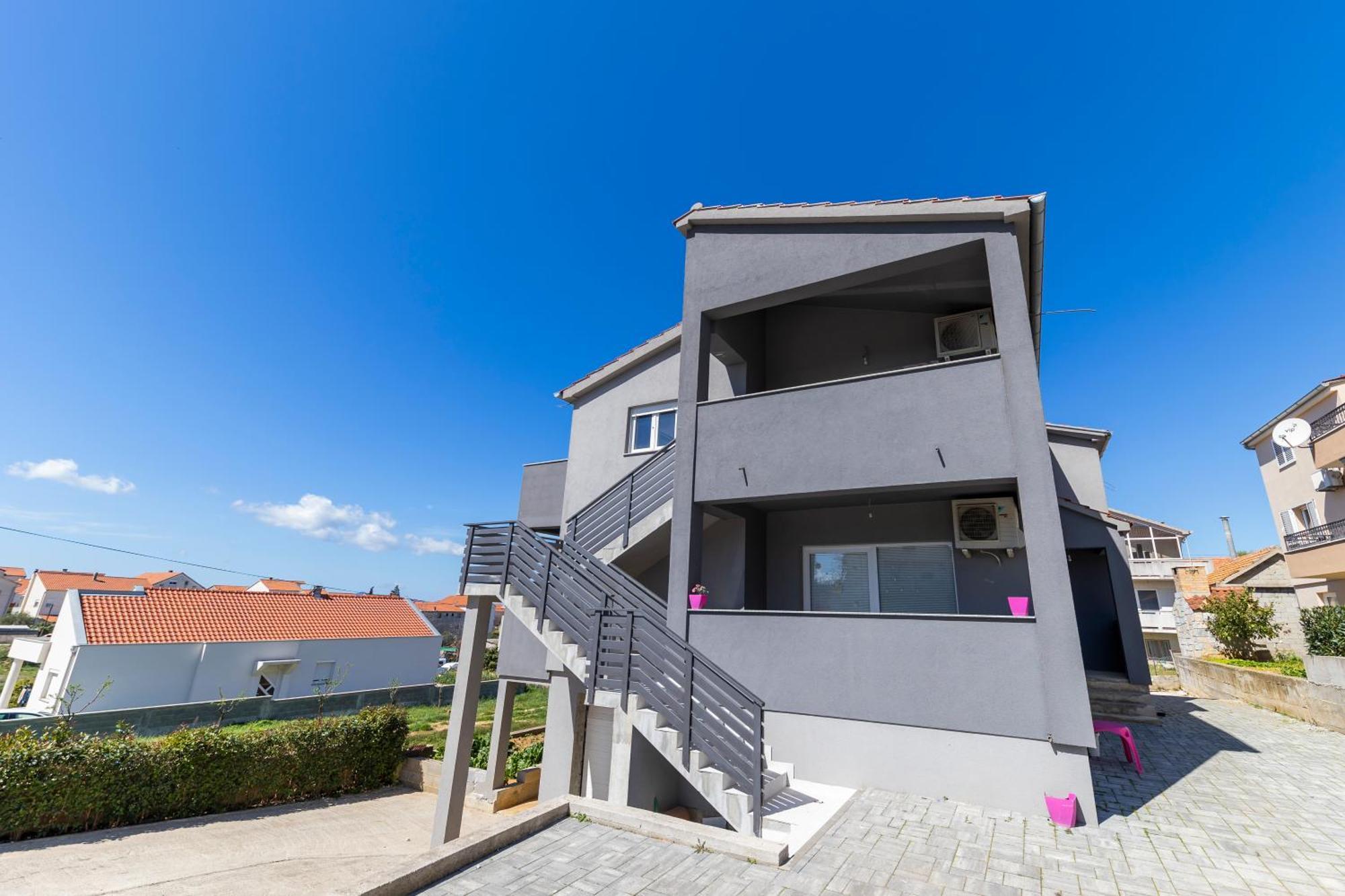 Fancy In Peaceful Area - Apartament