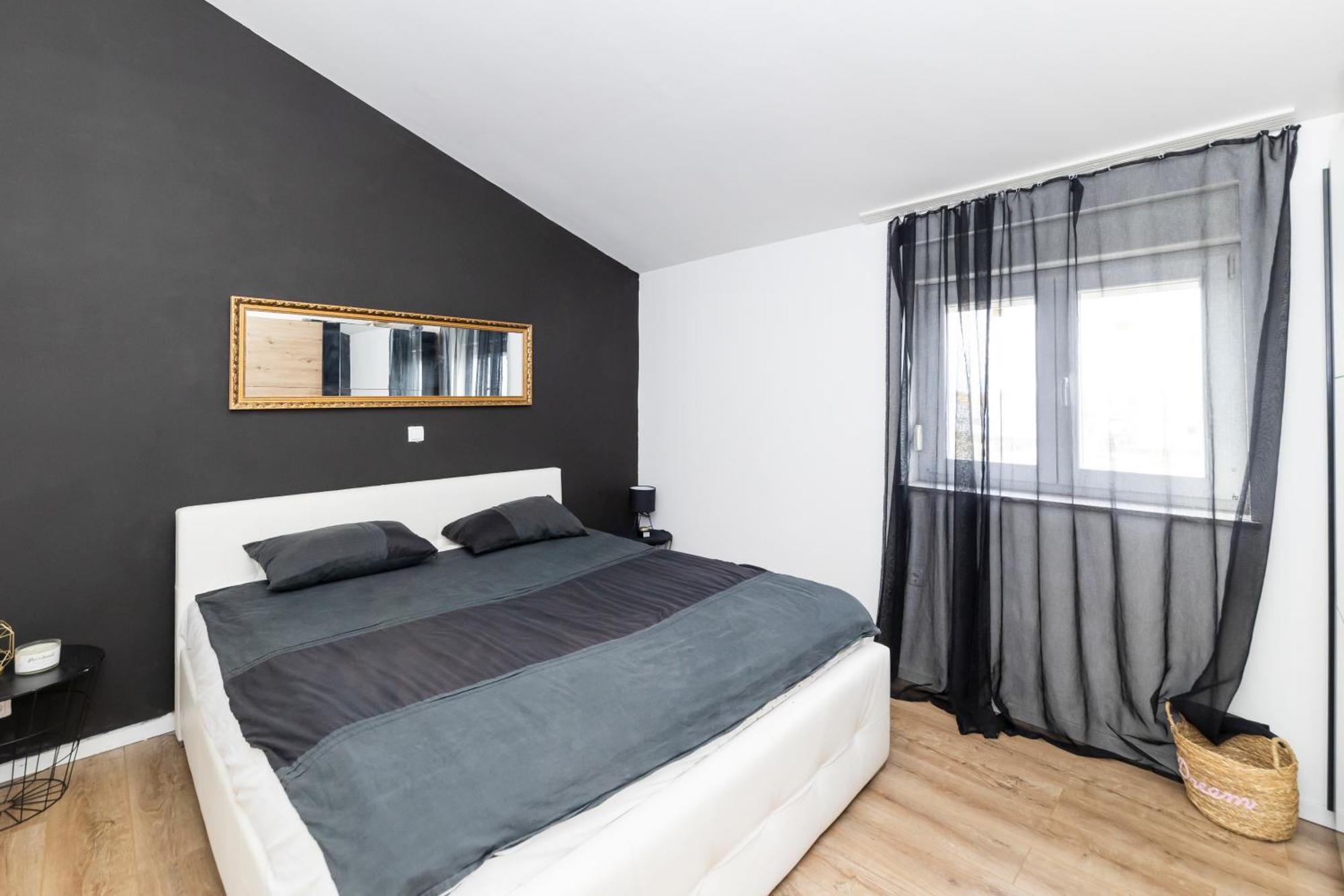 Apartment Fancy In Peaceful Area - *